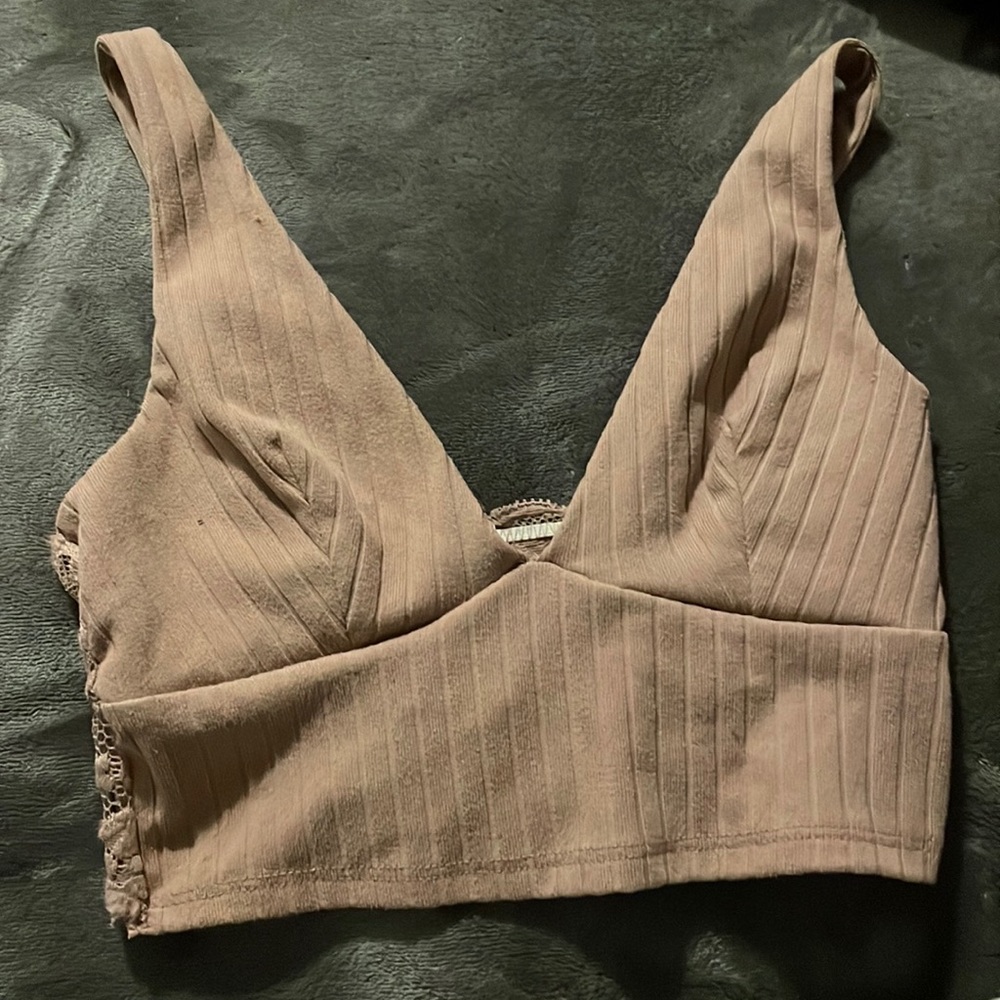 xs beige crop top from garage